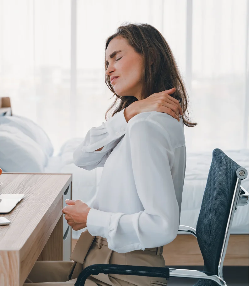 woman with neck pain in Wesley Chapel FL